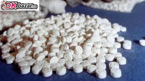 4MMC, MDMA a krystal MDPV prasek.